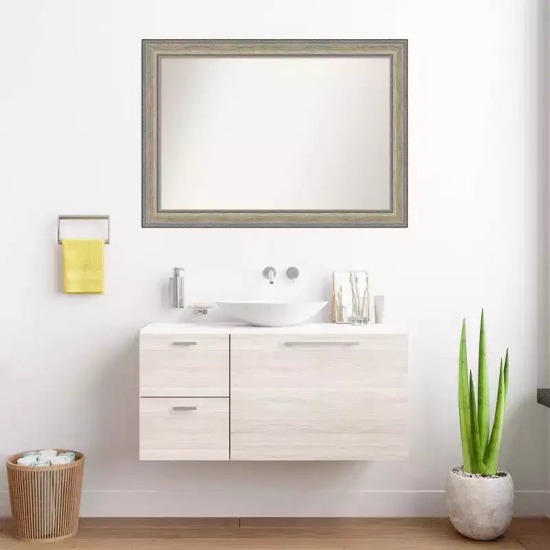 Miroir mural de salle de bain rectangulaire encadré en bois 41"x29" – Argent champagne, bords non biseautés, fixation murale