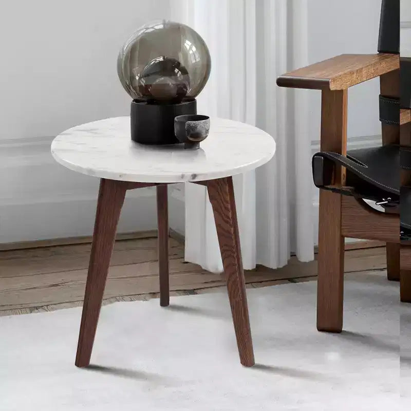 Table d'appoint ronde en marbre avec pieds en orme – 39,4 cm (H) x 39,4 cm (L), plateau en marbre blanc de Carrare