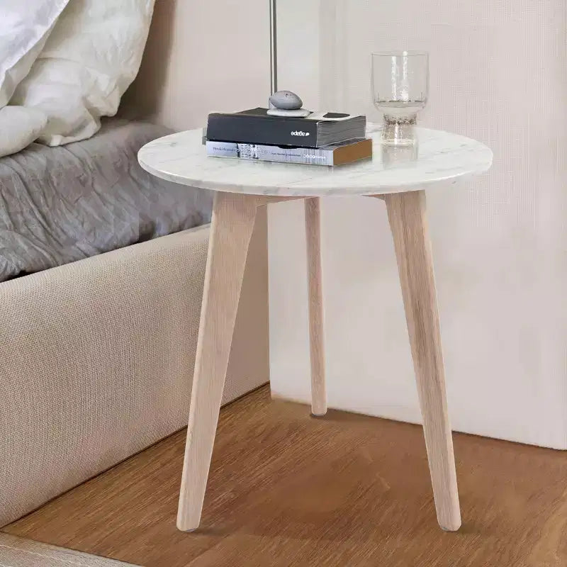 Table d'appoint ronde en marbre avec pieds en orme – 39,4 cm (H) x 39,4 cm (L), plateau en marbre blanc de Carrare