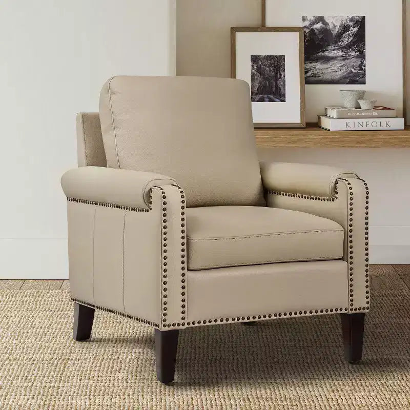 Fauteuil en cuir véritable avec coussin amovible et clous décoratifs