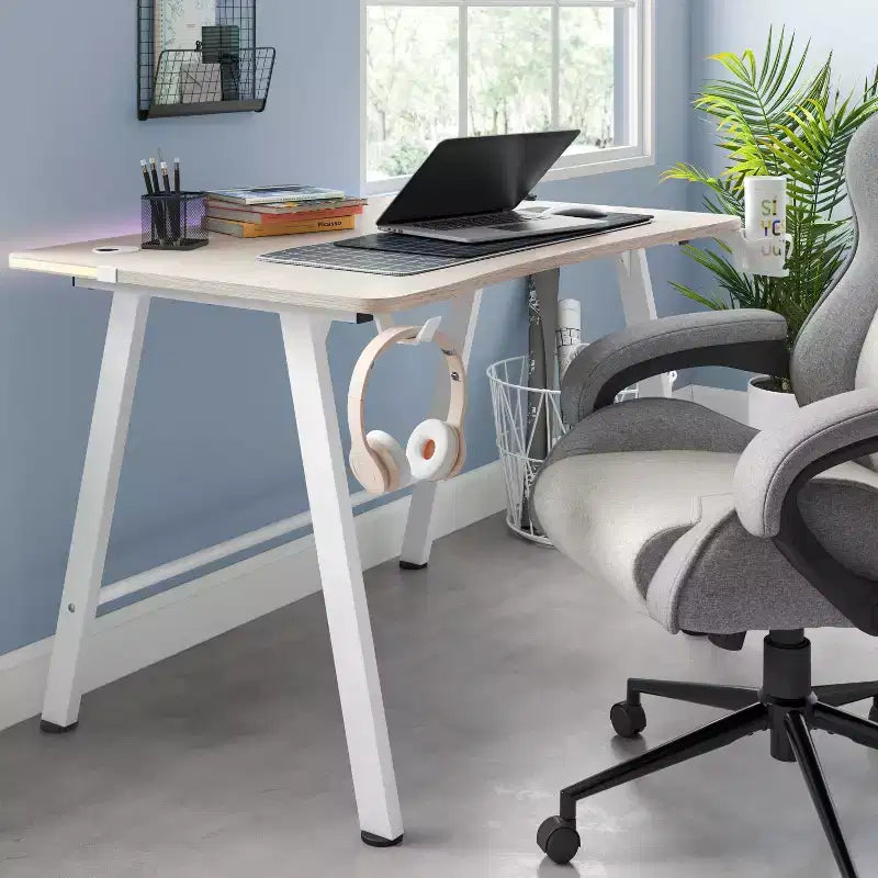 Bureau Gaming avec Lumières LED et Support Casque – 112 cm P x 70 cm L x 75 cm H, Cadre en Acier, Supporte 59 kg
