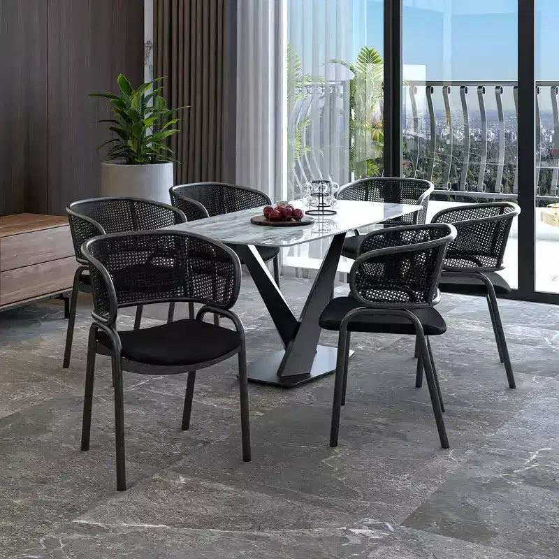 Chaise de salle à manger moderne avec dossier en rotin tissé, assise rembourrée et pieds en fer noir – 73,9 cm H x 55,9 cm L x 51,8 cm P, supporte 150 kg
