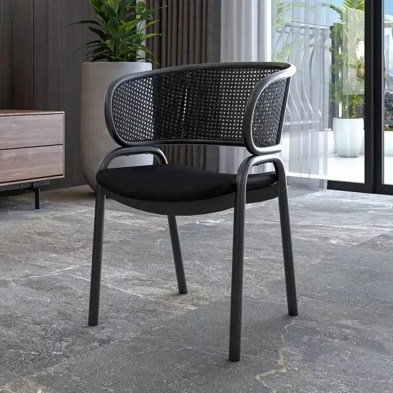 Chaise de salle à manger moderne avec dossier en rotin tissé, assise rembourrée et pieds en fer noir – 73,9 cm H x 55,9 cm L x 51,8 cm P, supporte 150 kg