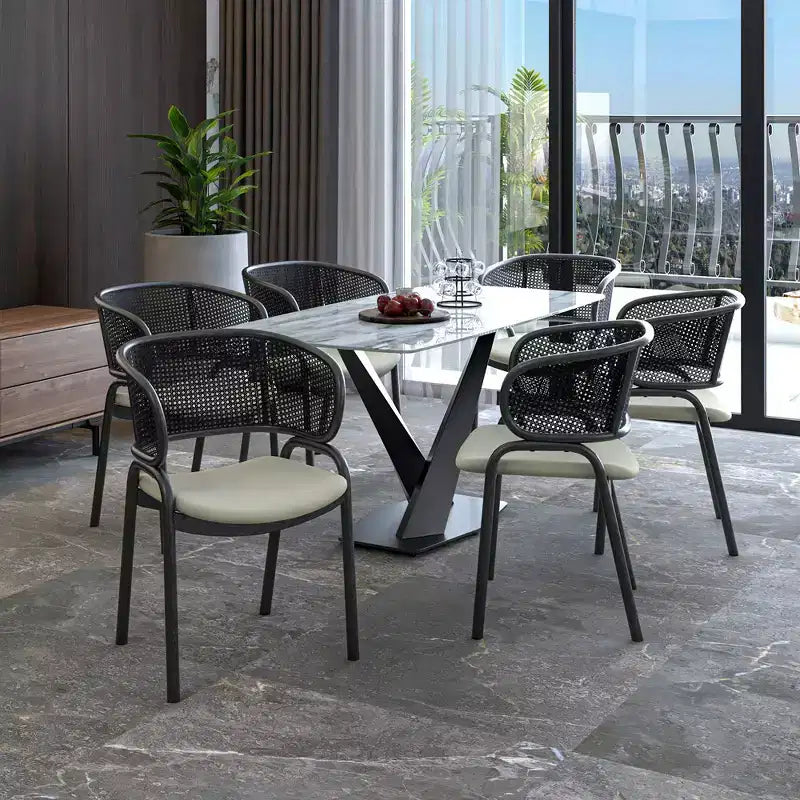 Chaise de salle à manger moderne avec dossier en rotin tissé, assise rembourrée et pieds en fer noir – 73,9 cm H x 55,9 cm L x 51,8 cm P, supporte 150 kg