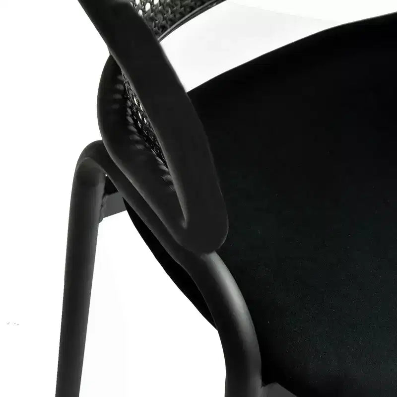 Chaise de salle à manger moderne avec dossier en rotin tissé, assise rembourrée et pieds en fer noir – 73,9 cm H x 55,9 cm L x 51,8 cm P, supporte 150 kg