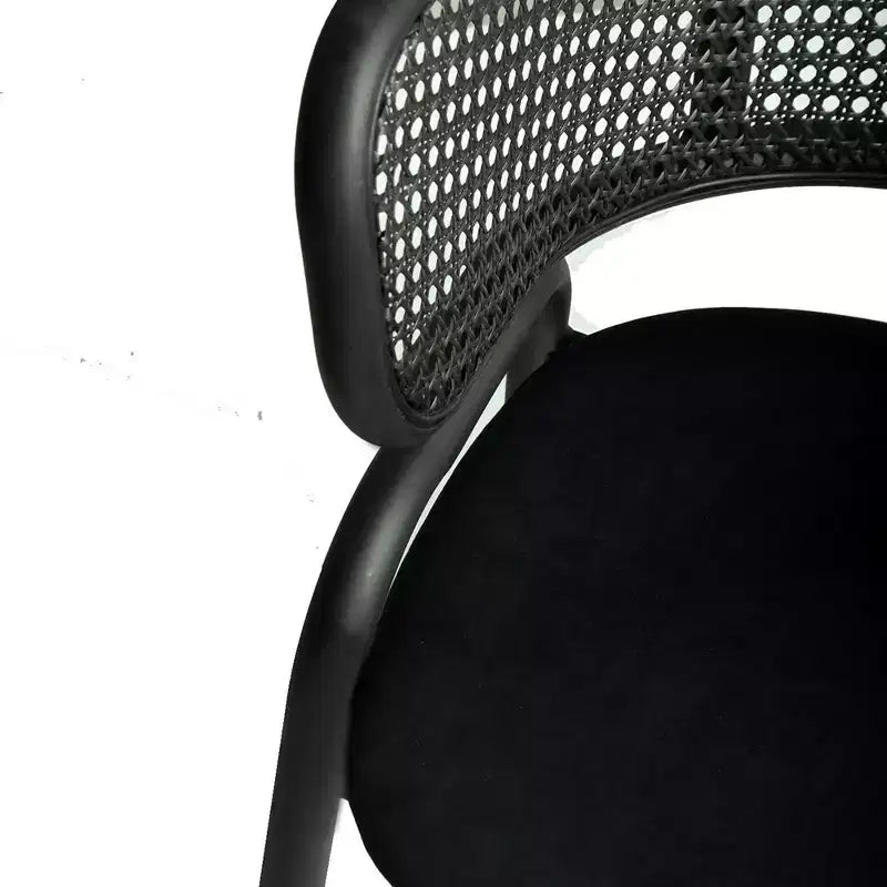Chaise de salle à manger moderne avec dossier en rotin tissé, assise rembourrée et pieds en fer noir – 73,9 cm H x 55,9 cm L x 51,8 cm P, supporte 150 kg
