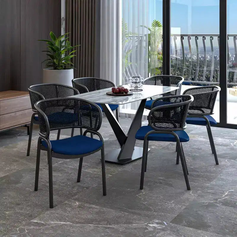 Chaise de salle à manger moderne avec dossier en rotin tissé, assise rembourrée et pieds en fer noir – 73,9 cm H x 55,9 cm L x 51,8 cm P, supporte 150 kg
