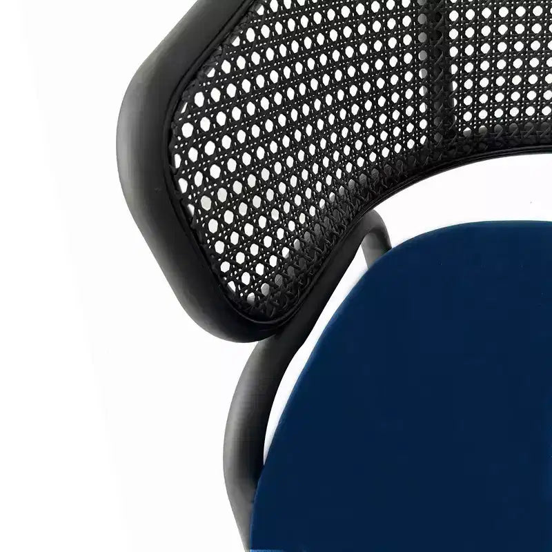 Chaise de salle à manger moderne avec dossier en rotin tissé, assise rembourrée et pieds en fer noir – 73,9 cm H x 55,9 cm L x 51,8 cm P, supporte 150 kg